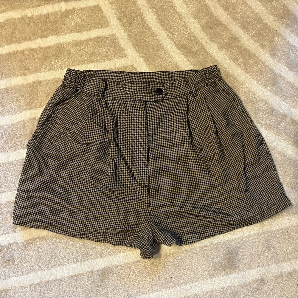 Vintage Black and White houndstooth Women's Shorts